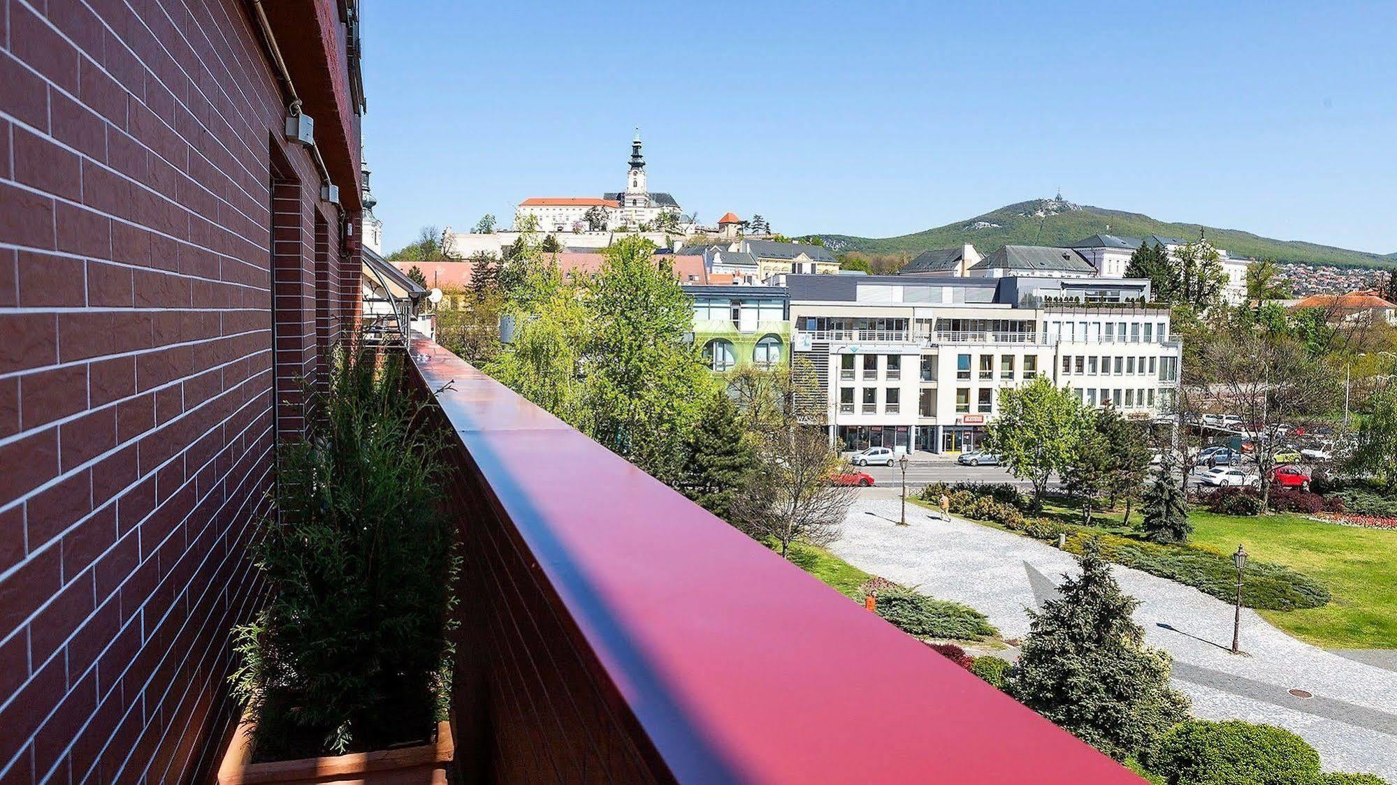 Hotel Centrum Nitra Exterior foto